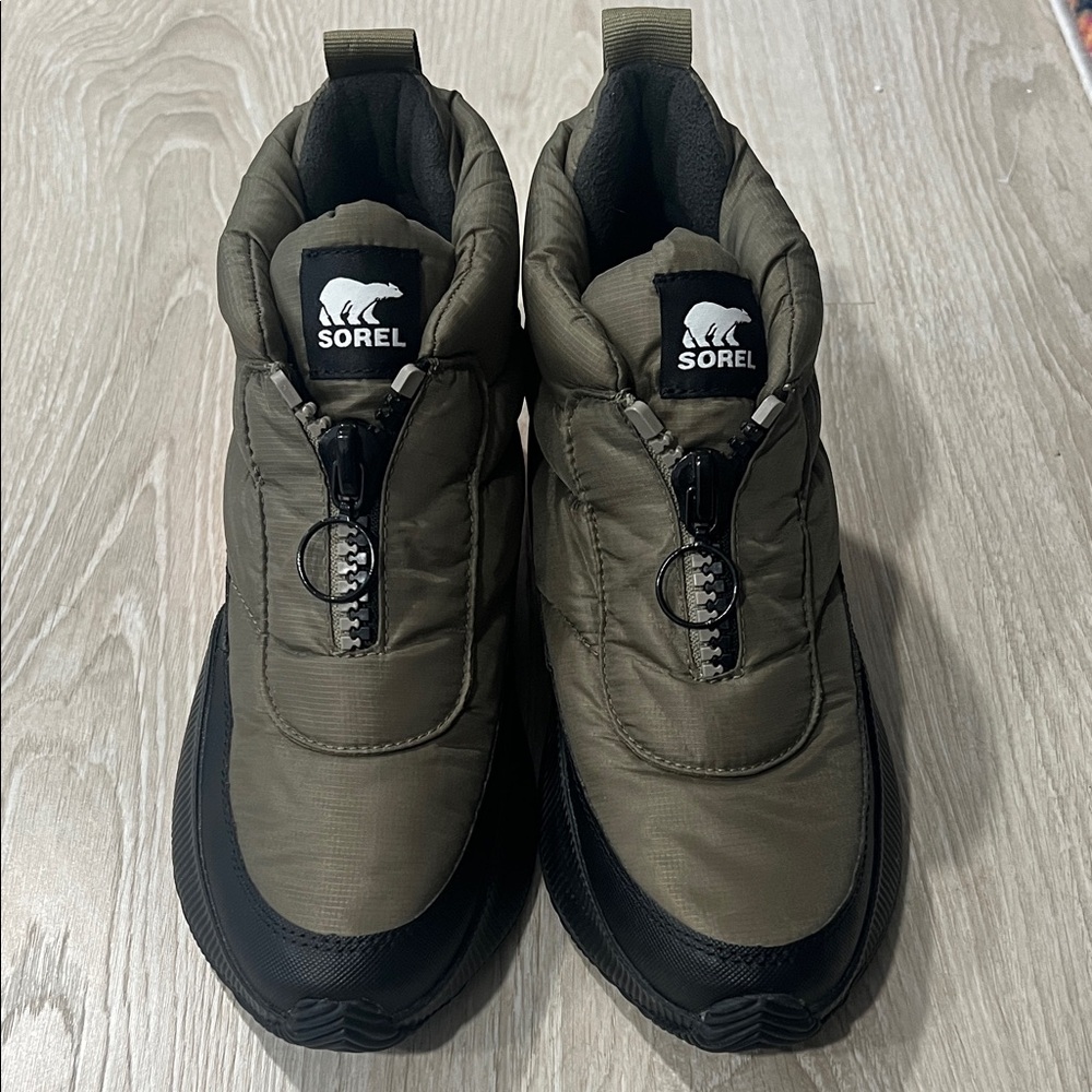 Sorel Olive and Black Winter Boots